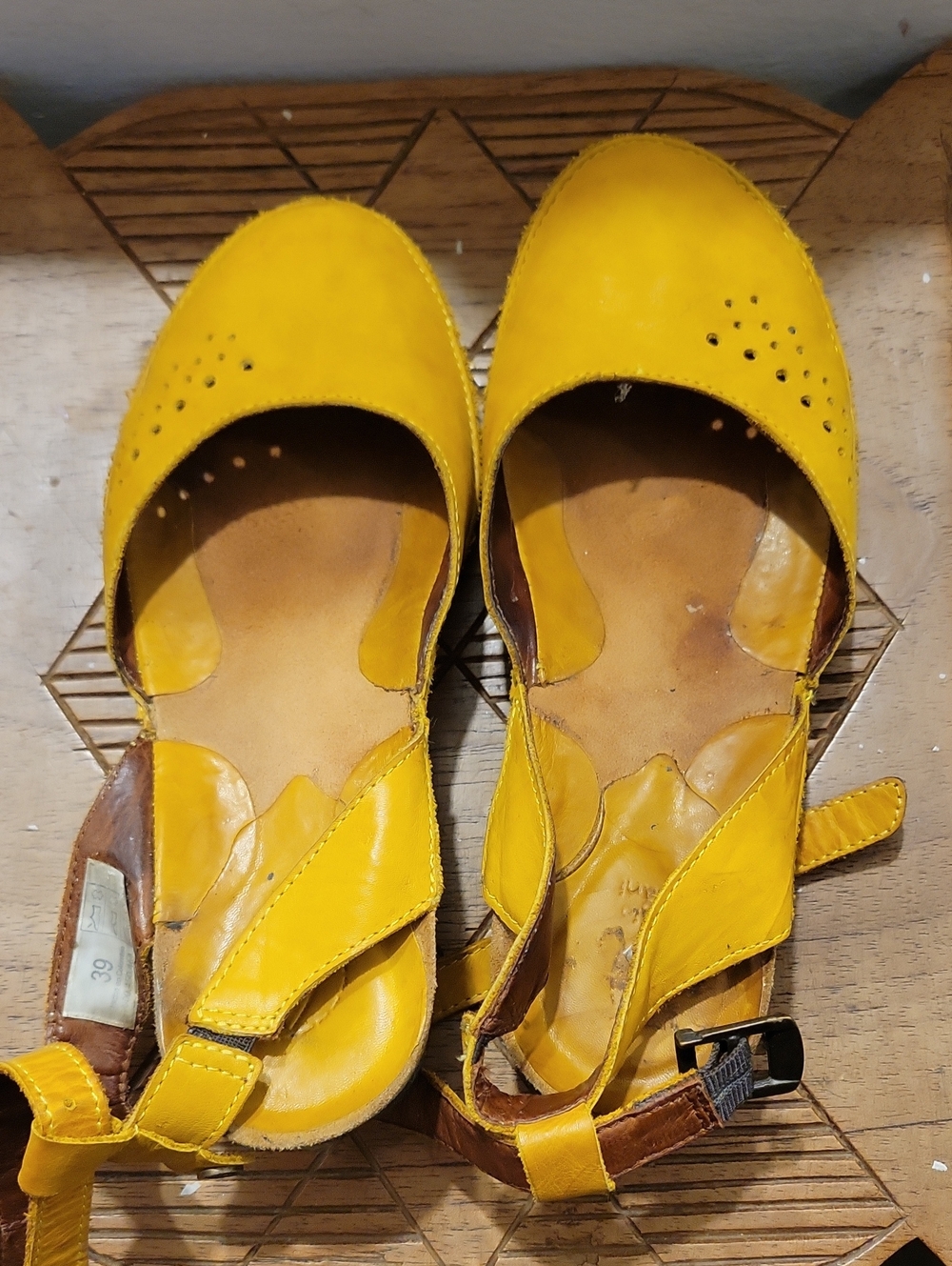 Sergio Tomani Leather Mary Jane Sandals 39 8.5 Yellow Ankle Strap Boho Artsy